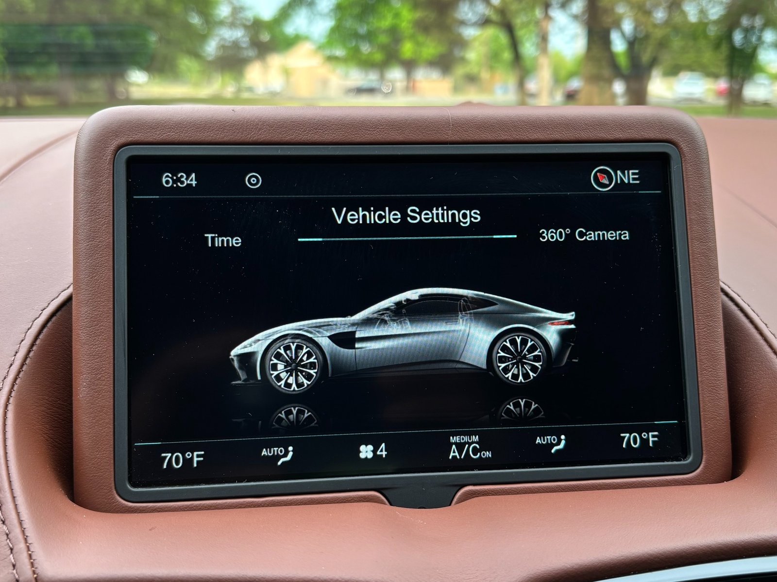 
								2020 Aston Martin Vantage full									