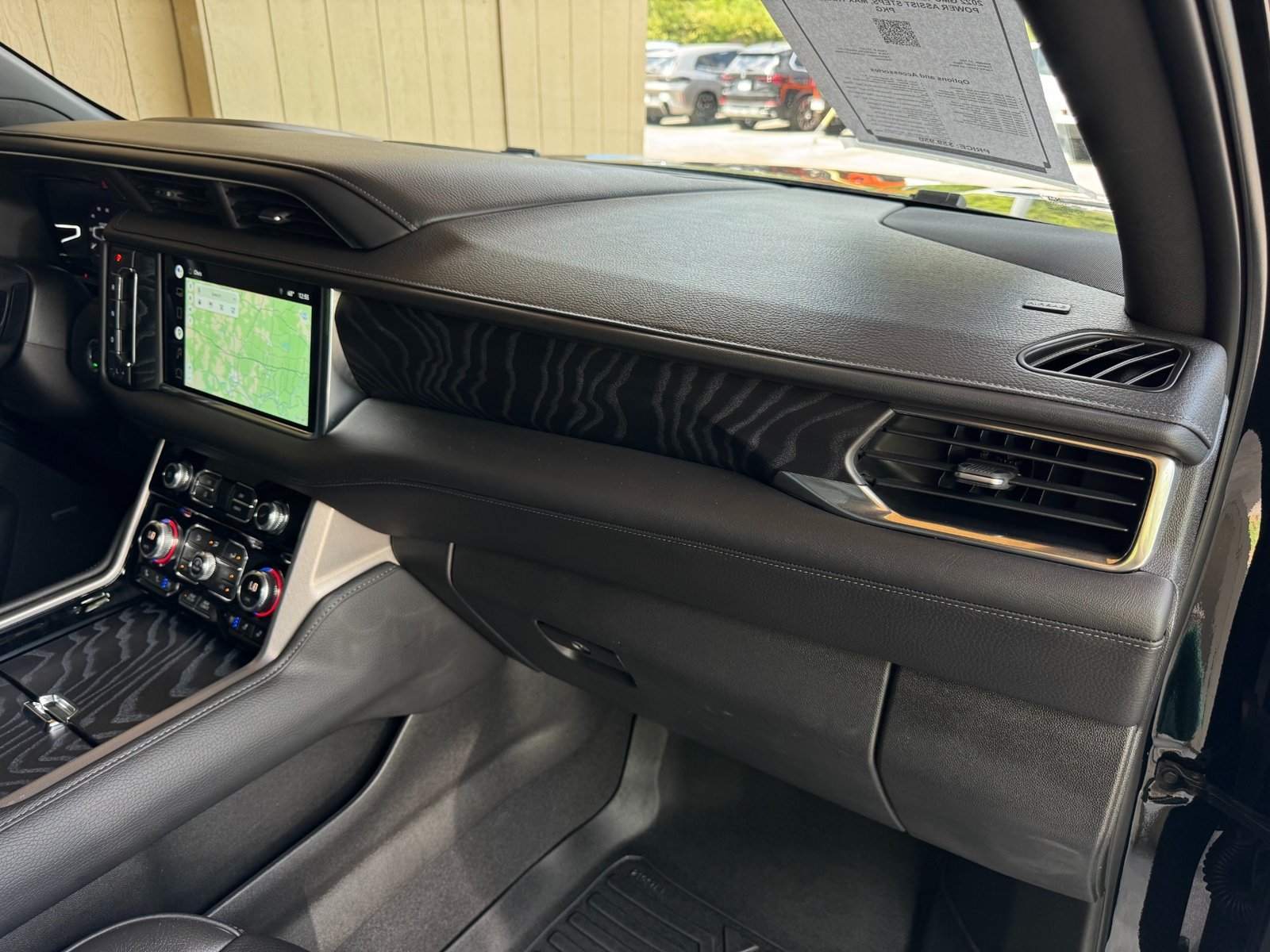 
								2022 GMC Yukon Denali full									