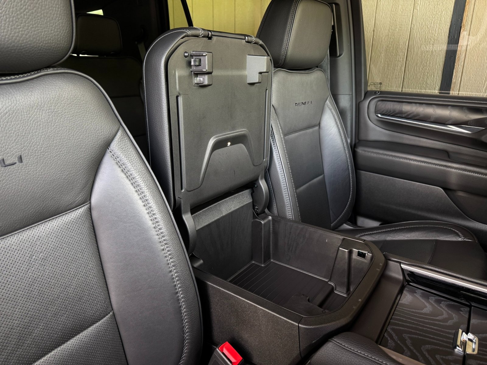 
								2022 GMC Yukon Denali full									
