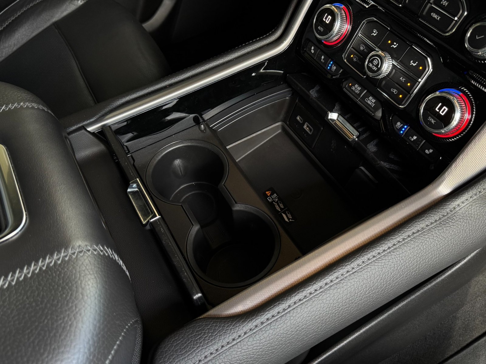
								2022 GMC Yukon Denali full									