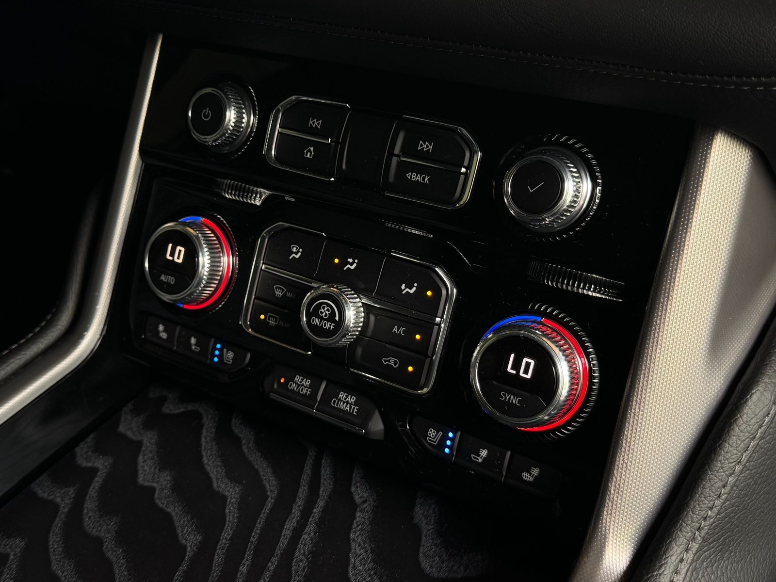 
								2022 GMC Yukon Denali full									