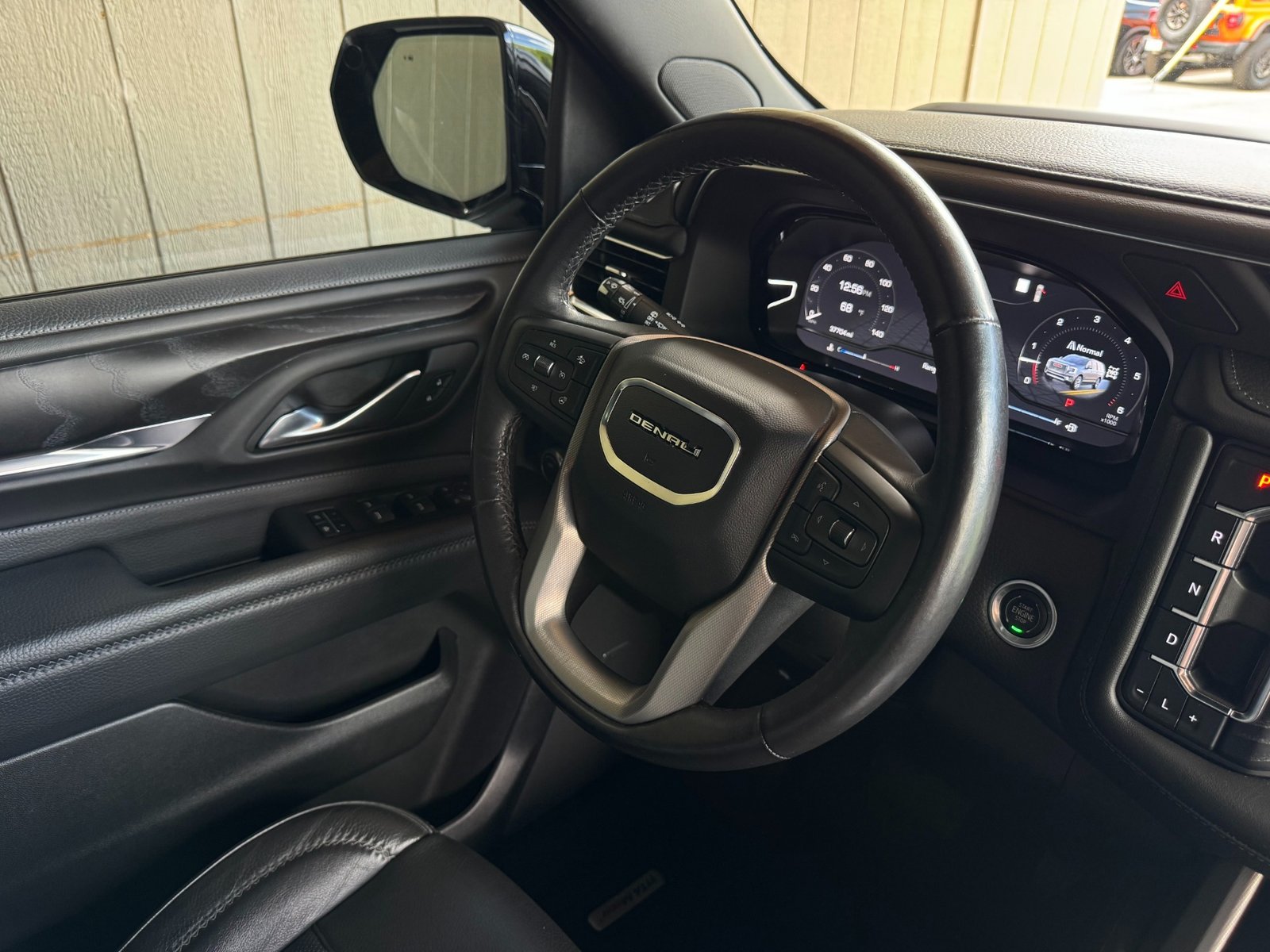 
								2022 GMC Yukon Denali full									