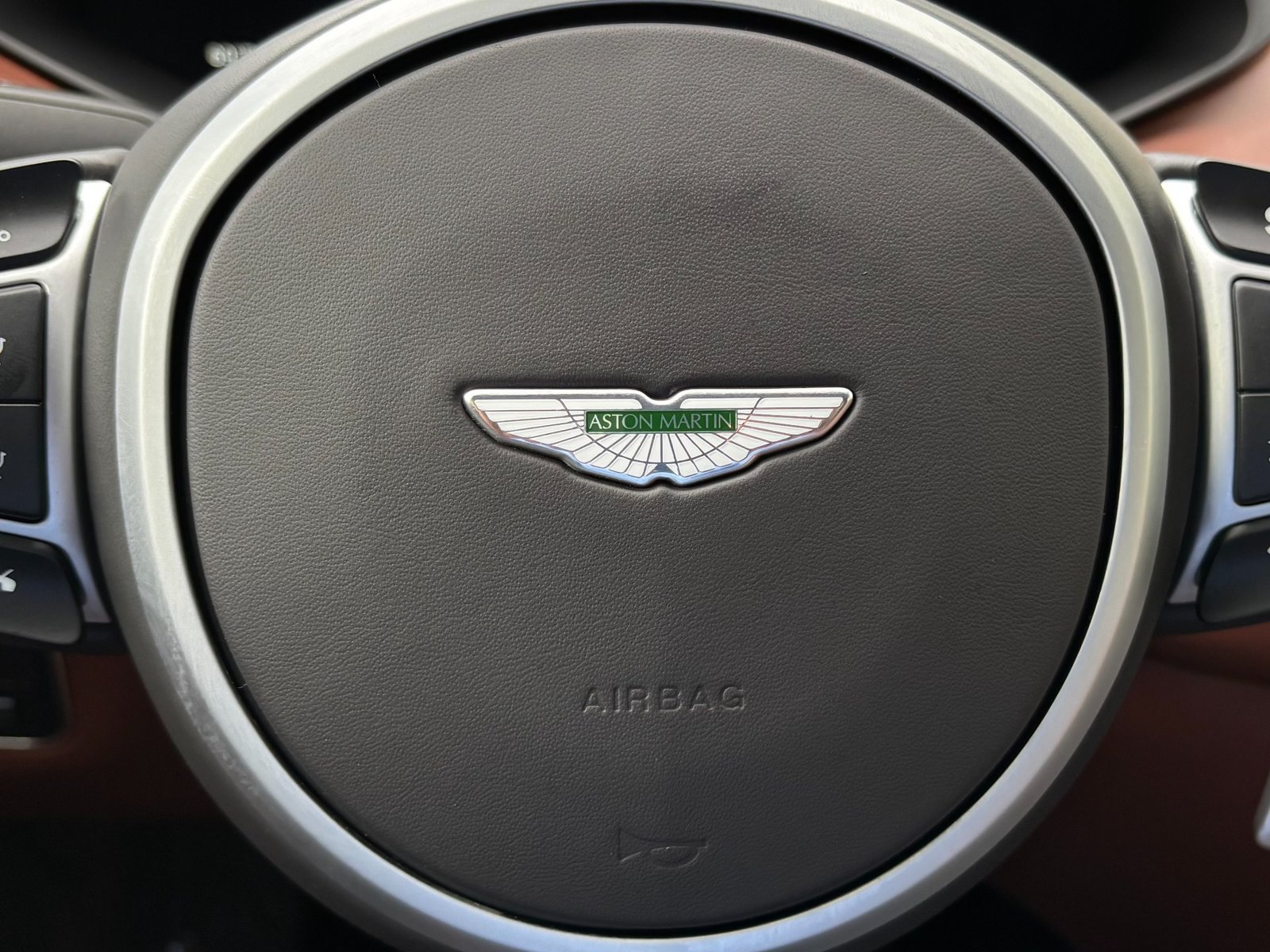 
								2020 Aston Martin Vantage full									