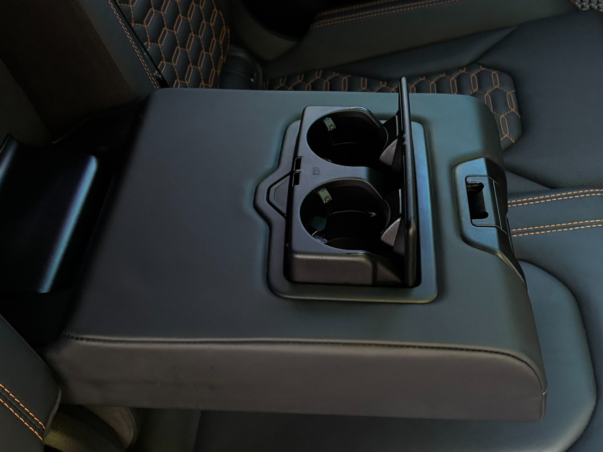
								2021 Lamborghini Urus full									