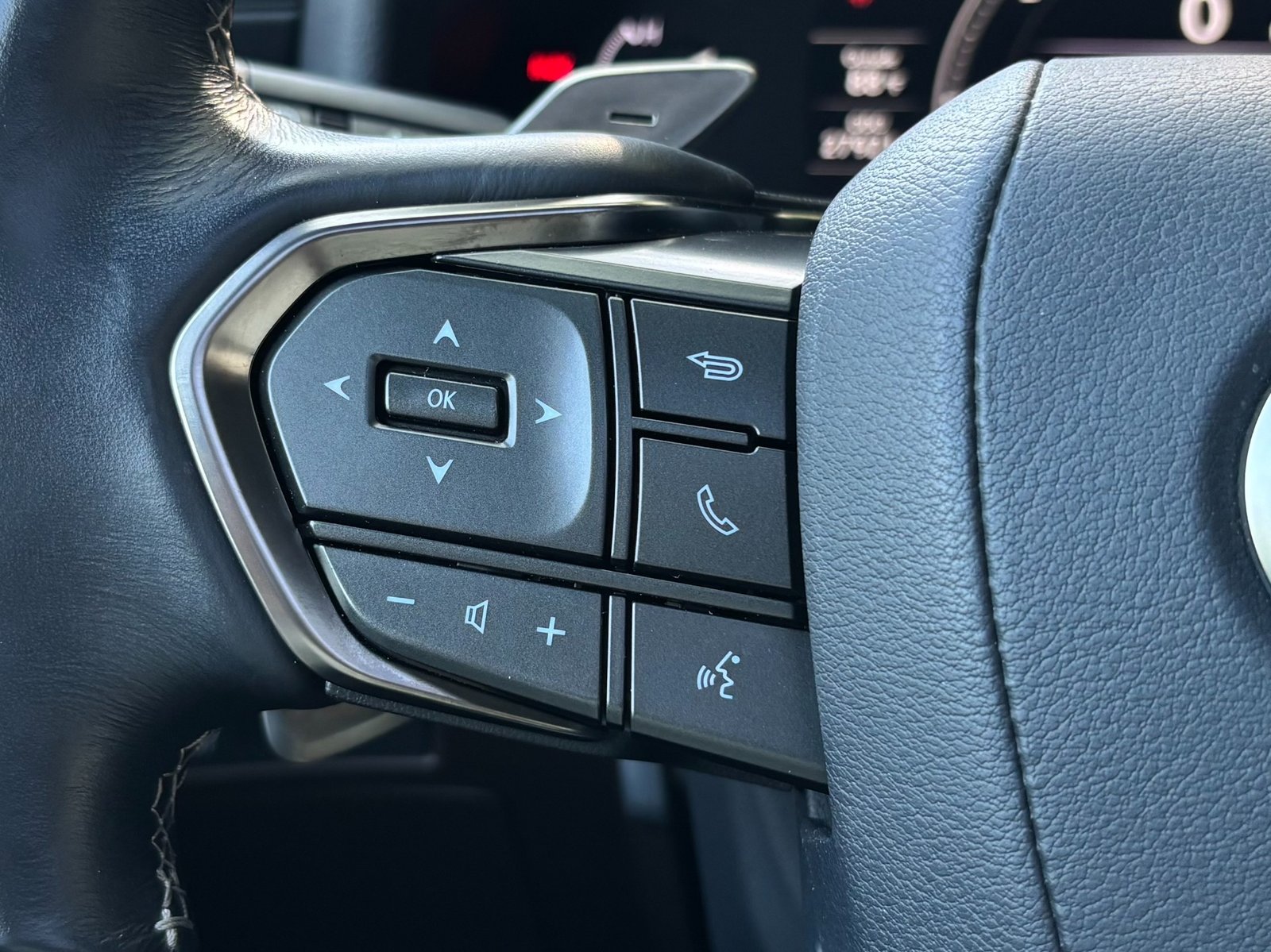
								2022 Lexus LX 600 full									