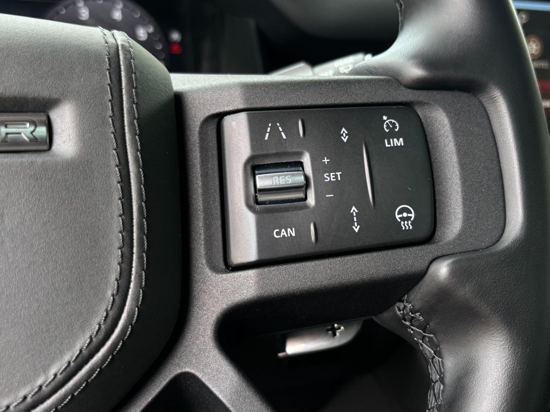 
								2025 Land Rover Defender full									