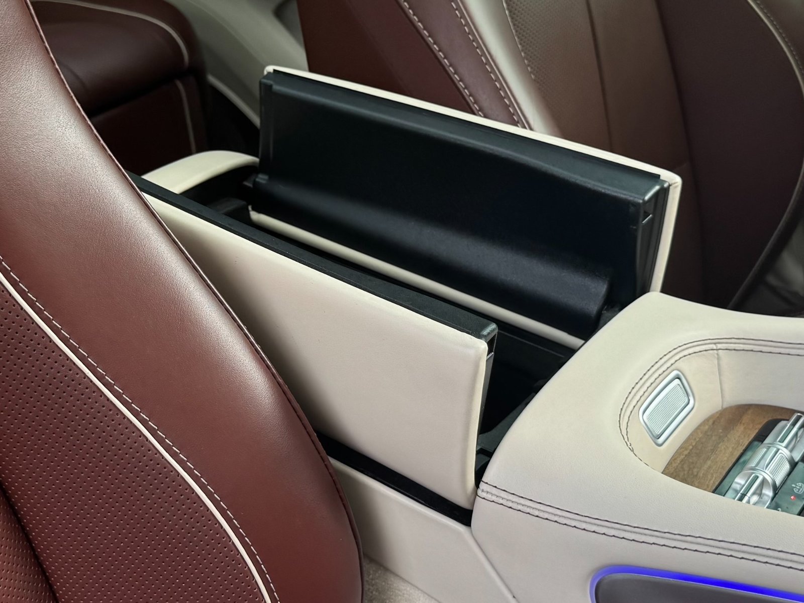 
								2023 Mercedes-Benz GLS 600 Maybach 4MATIC full									