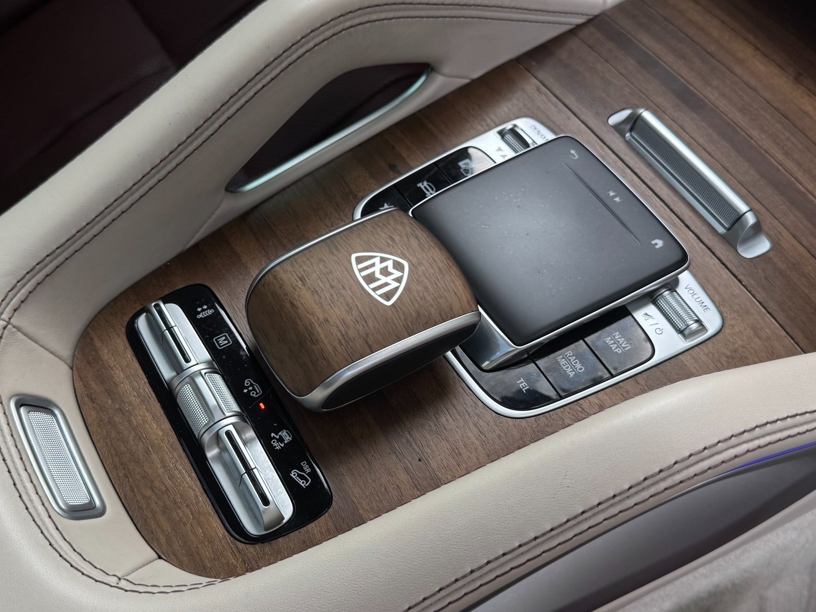 
								2023 Mercedes-Benz GLS 600 Maybach 4MATIC full									